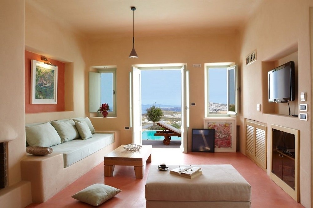 Voreina Gallery Suites 25/50