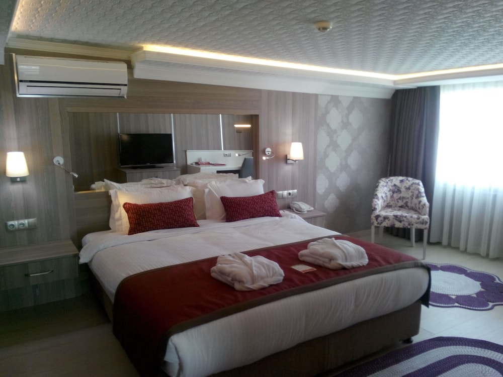 Ramada By Wyndham Usak 16/48