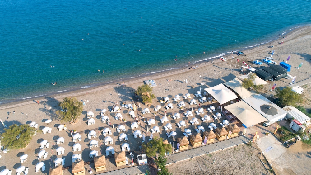 Unluselek Hotel 38/44