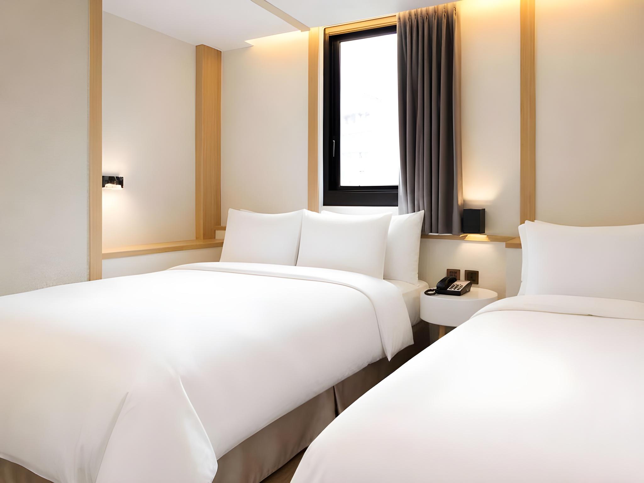 Deluxe, Triple, Multiple Beds