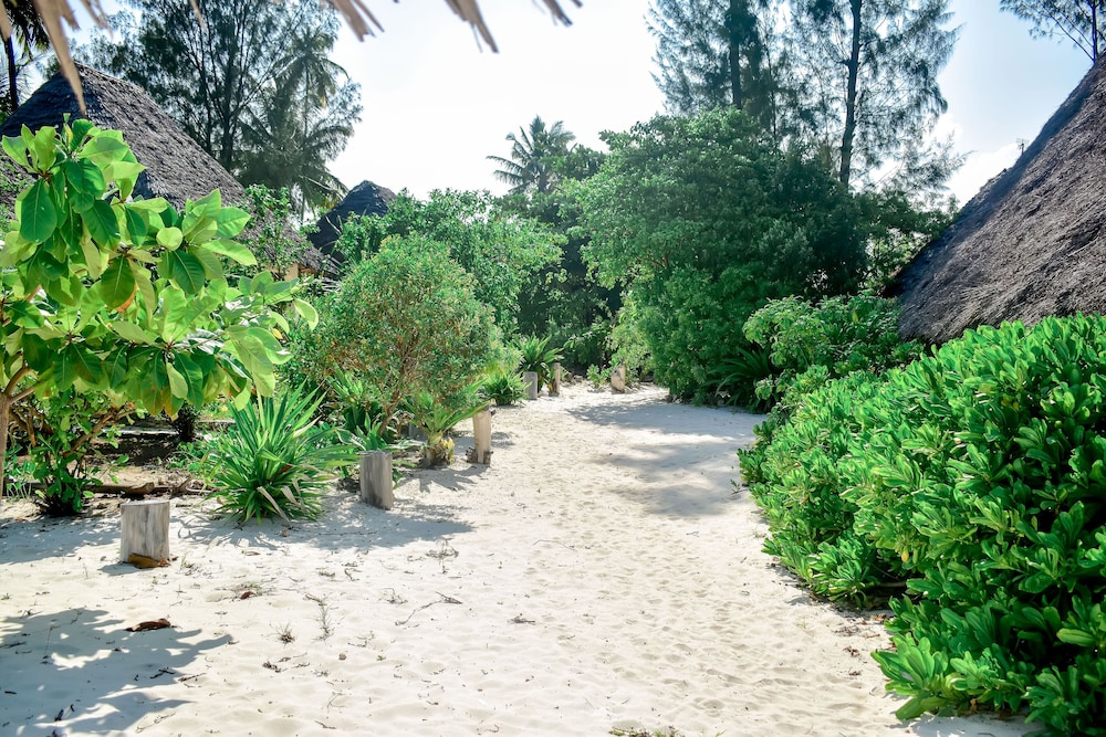 Blue Earth Beach Bungalows 55/72