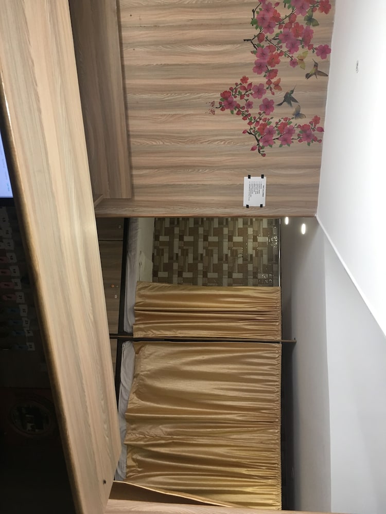 Golden Dormitory 13/23