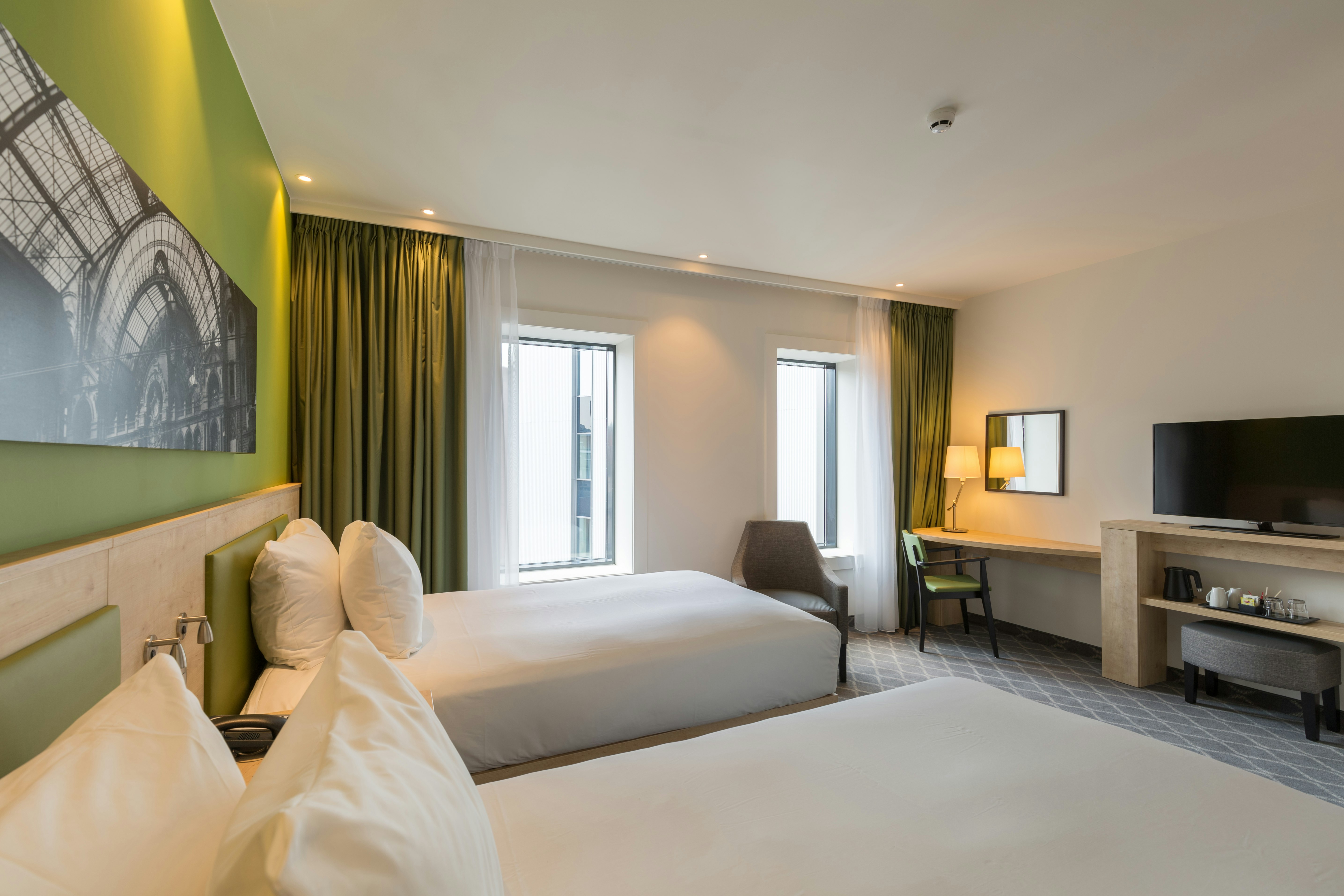 ROOM, TWIN BEDS