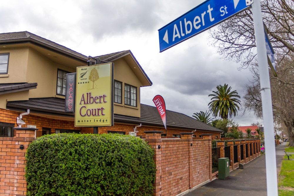 Albert Court Motor Lodge 10/57