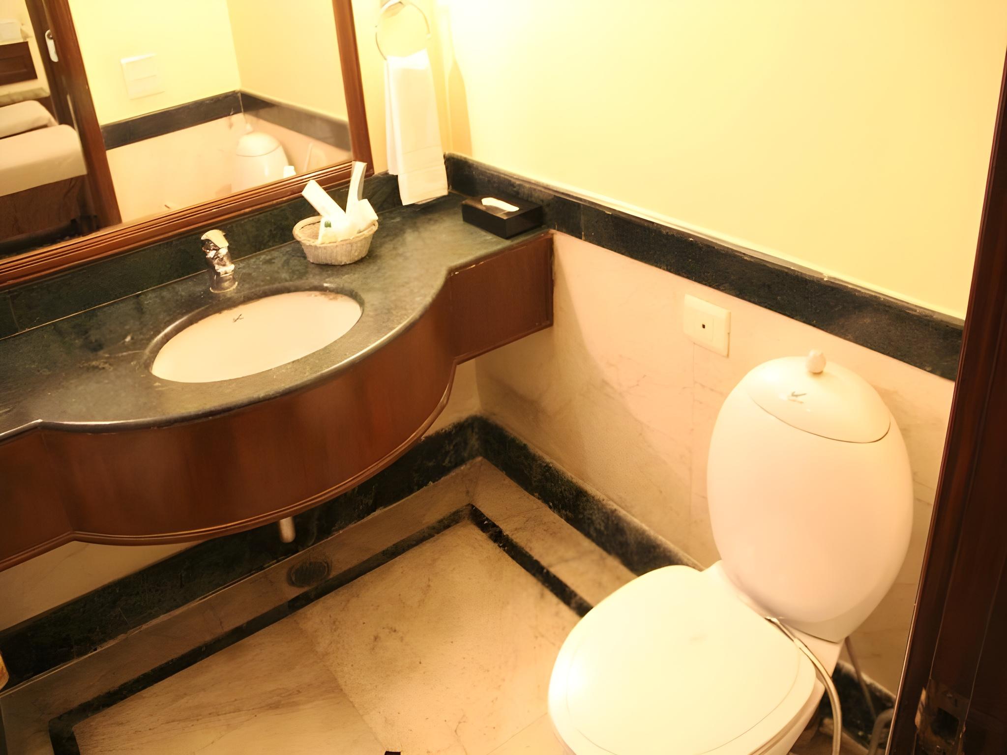 QUTUB RESIDENCY 26/31
