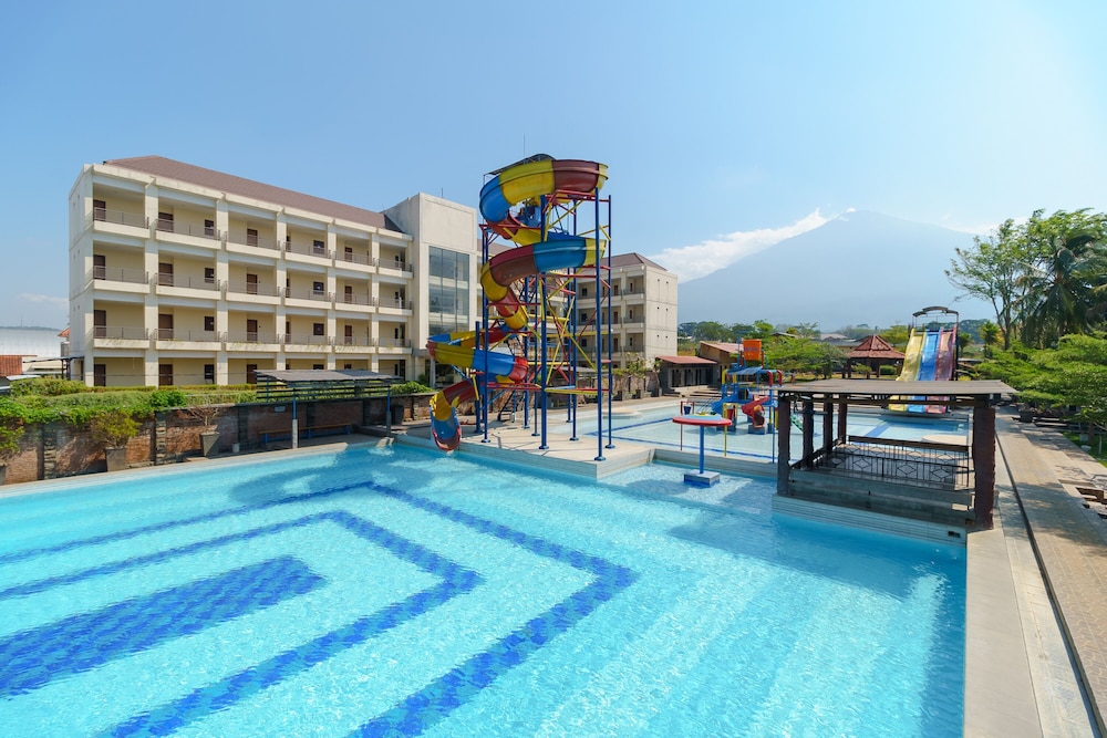 RedDoorz Resort Premium @ Sangkan Hurip Kuningan 43/49
