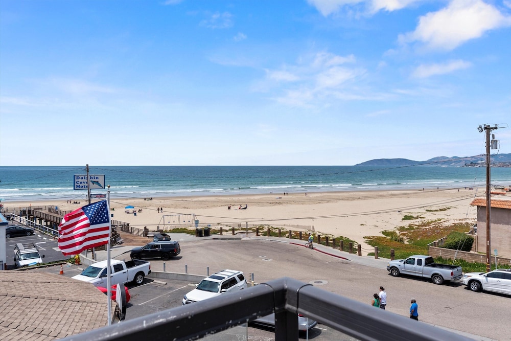 Beach House Inn & Suites 37/50