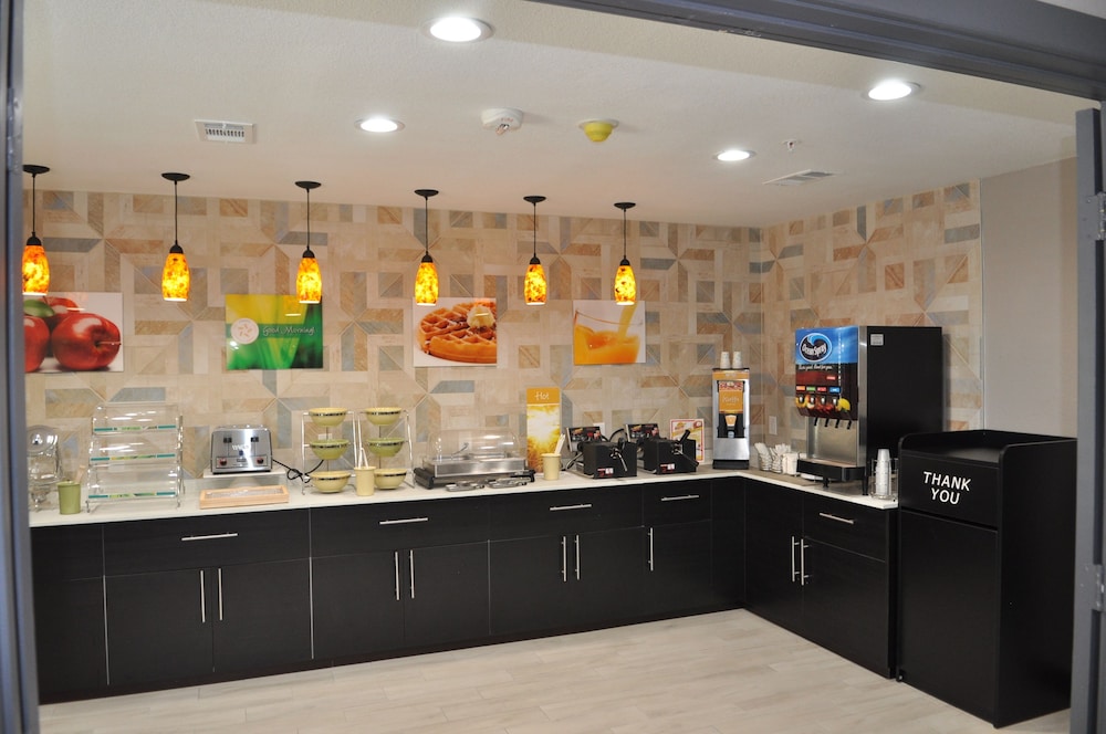 QUALITY INN AND SUITES PLANO EAST RICHARDSON 52/62