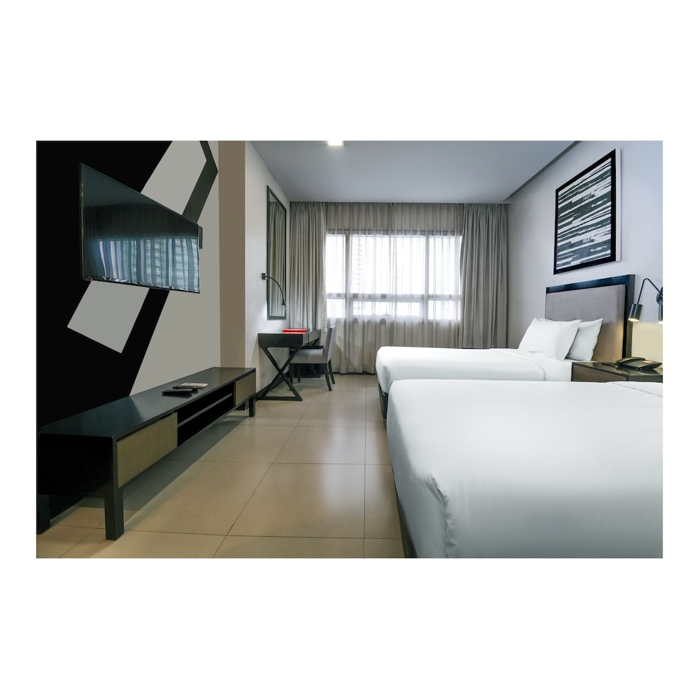 Summit Hotel Magnolia 11/70