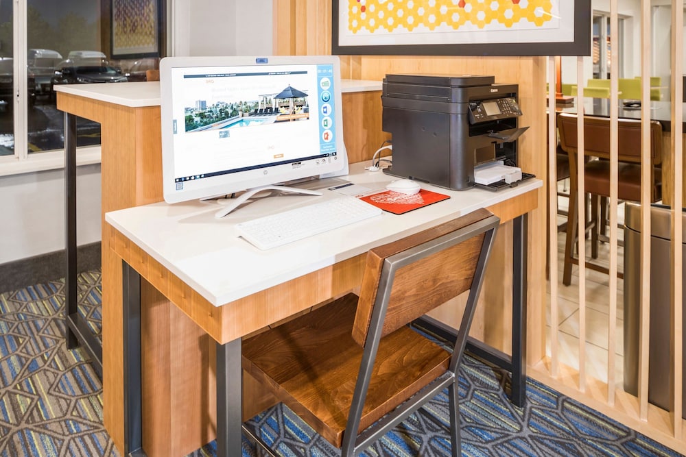 Holiday Inn Express Chicago Nw-Vernon Hills 35/50