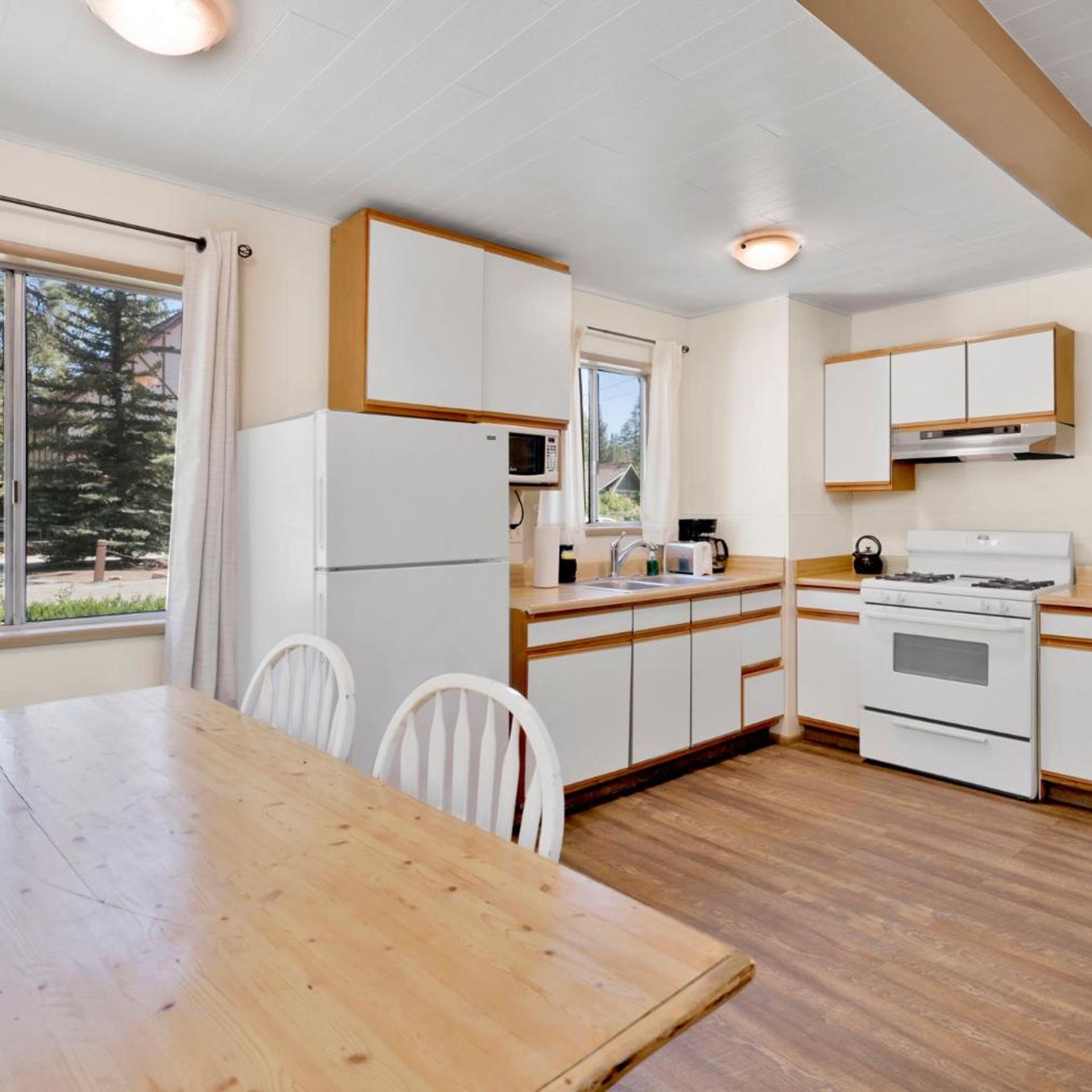 Twin Pines Family Cabin by Big Bear Vacations 17/28