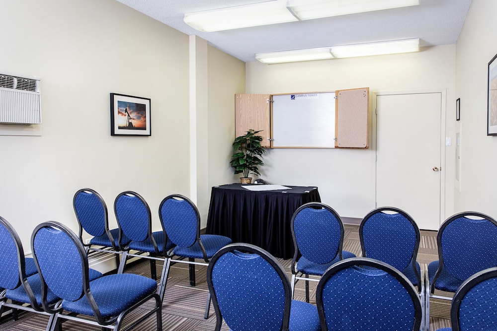Campus Tower Suite Hotel 54/67