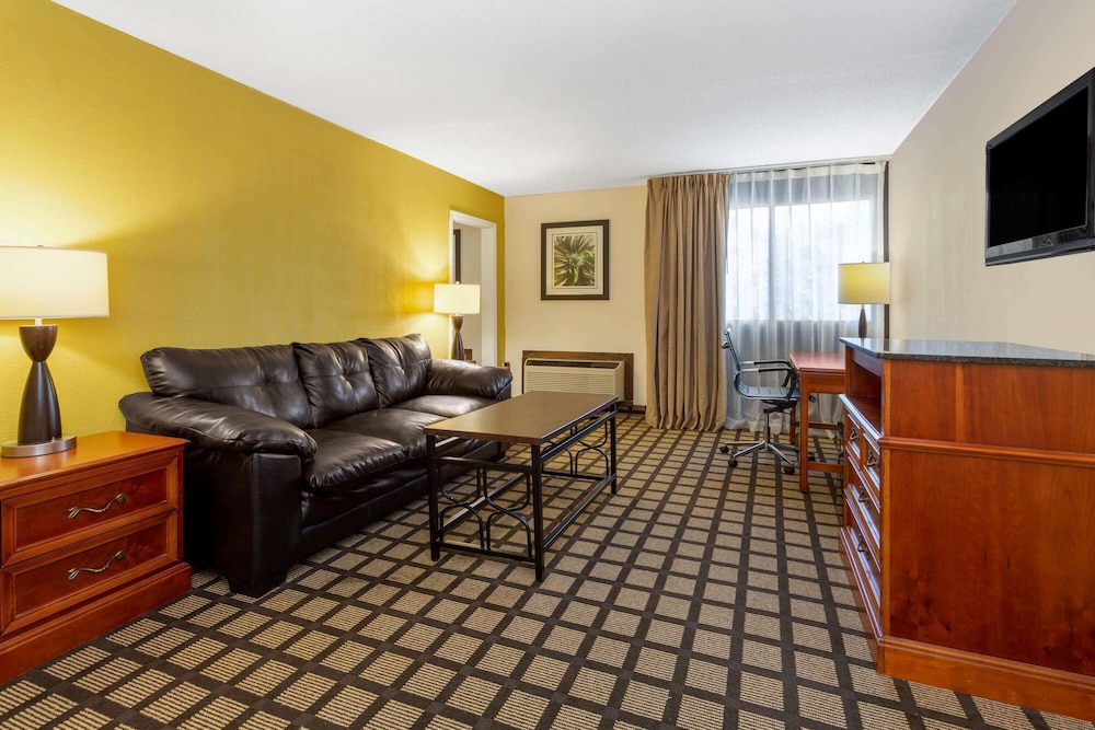 Baymont by Wyndham Queensbury / Lake George 22/39