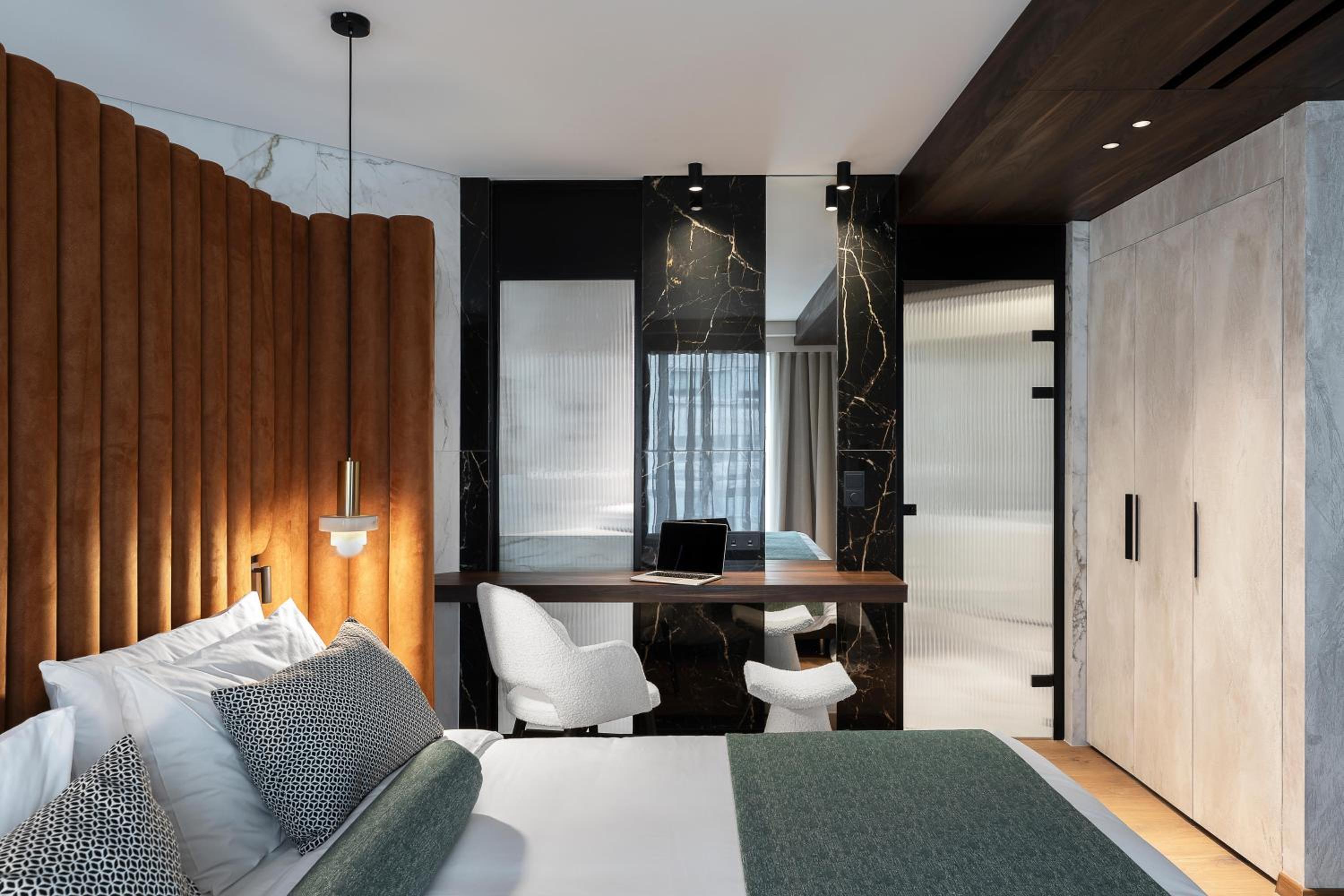 2 Bedrooms, Suite