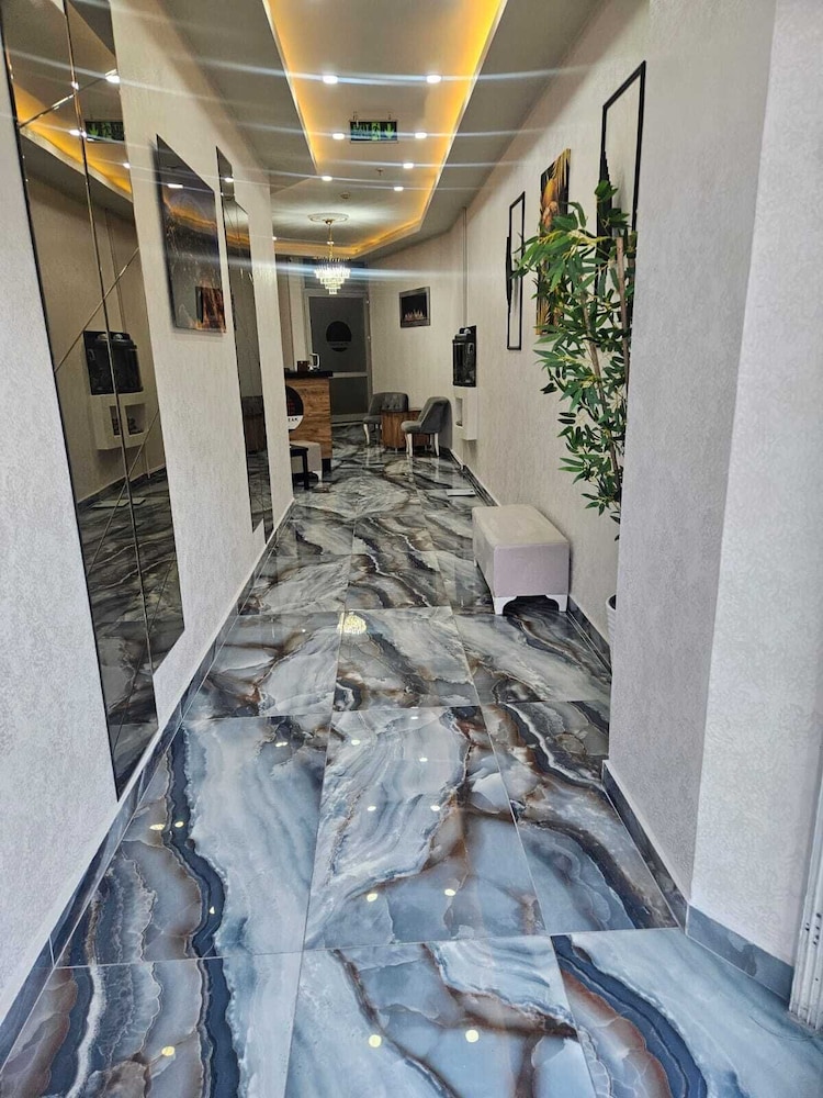 Pointbreak Hotel 30/49
