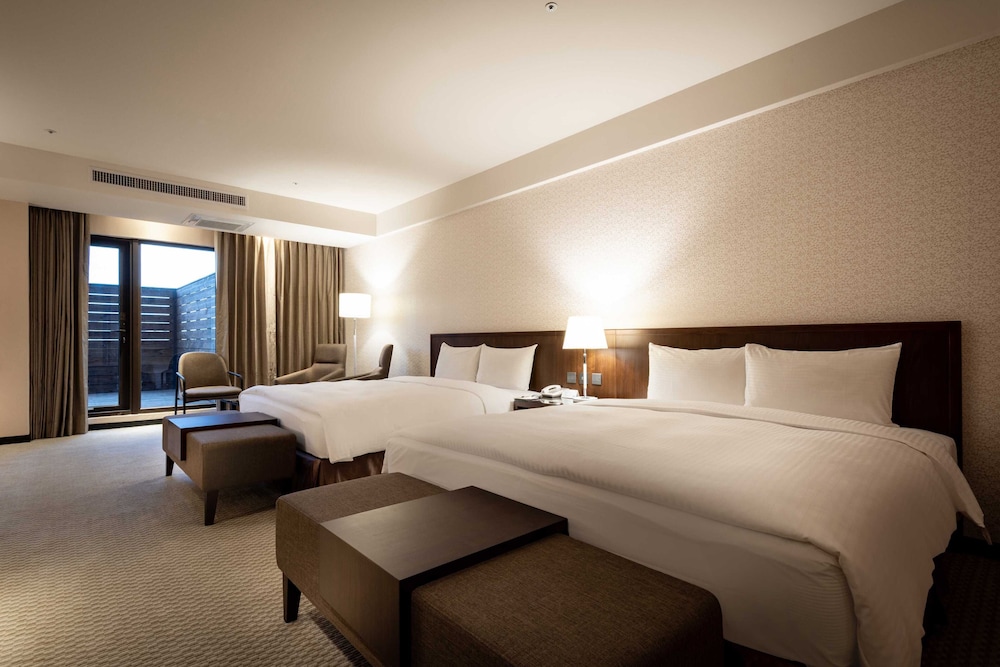 DELUXE, QUADRUPLE, 2 QUEEN BEDS