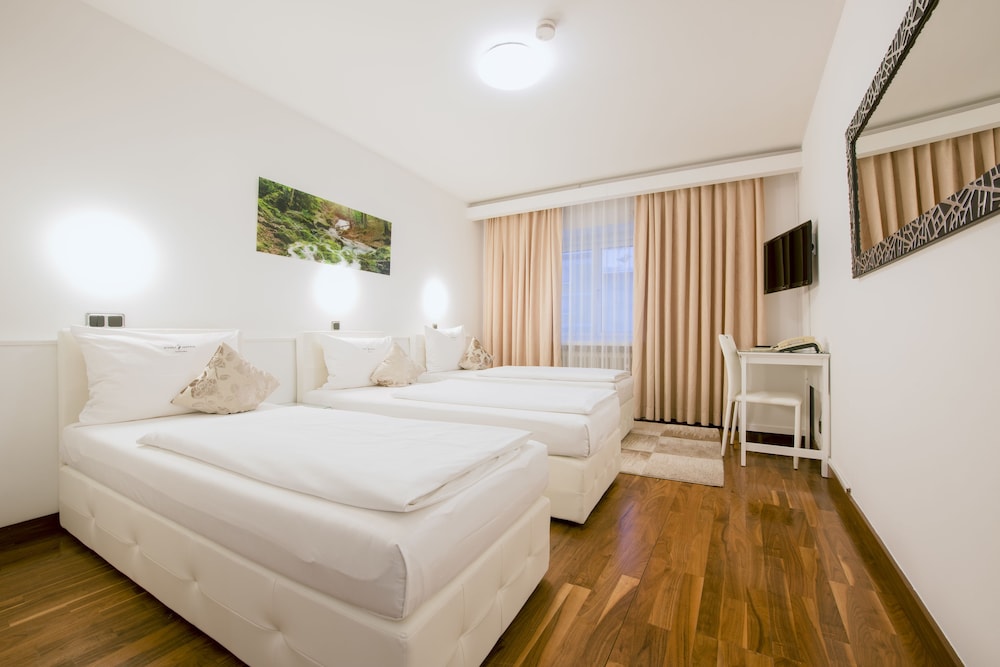 ROOM, TRIPLE