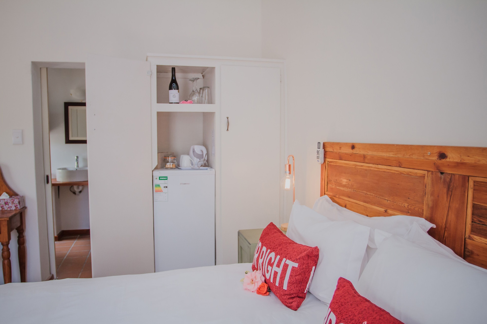 Robin, Standard, Queen Bed