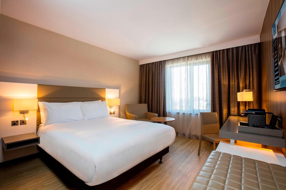 DELUXE, QUEEN BED