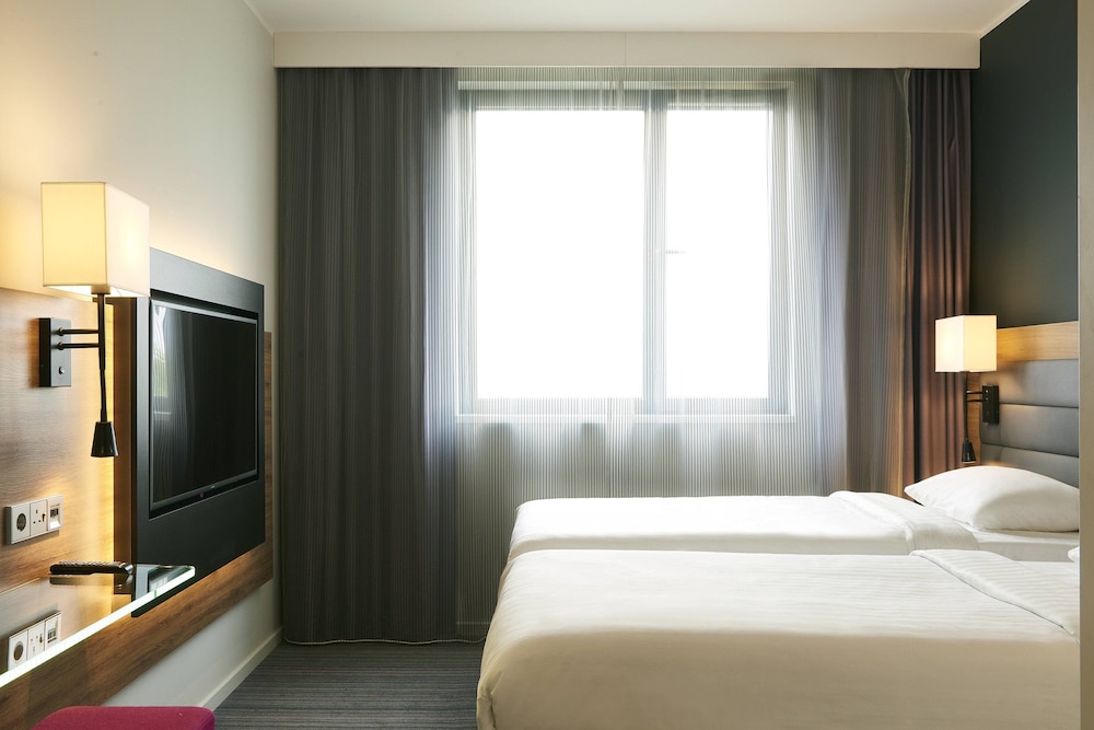 MOXY ABERDEEN AIRPORT 8/47