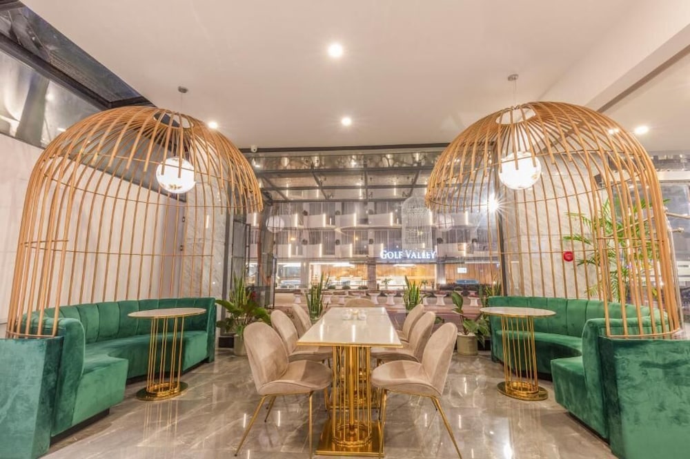 Len's Hotel 28/50