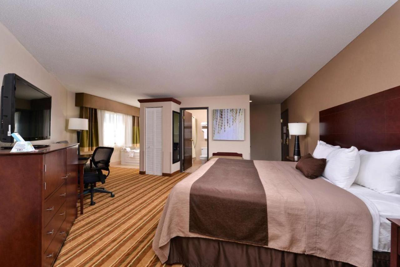 Room, Triple, Jetted Tub
