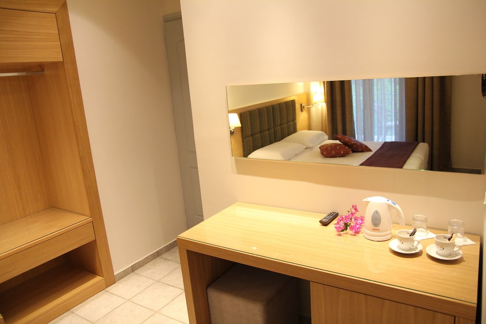 Achilles Hotel 51/51