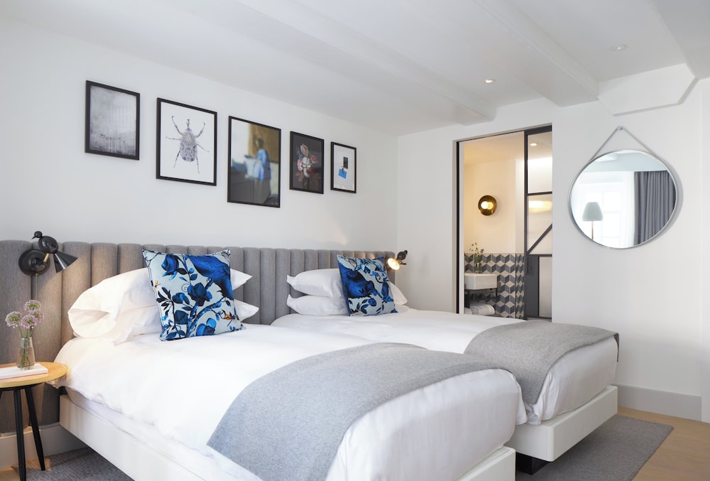 Little House, Twin Beds