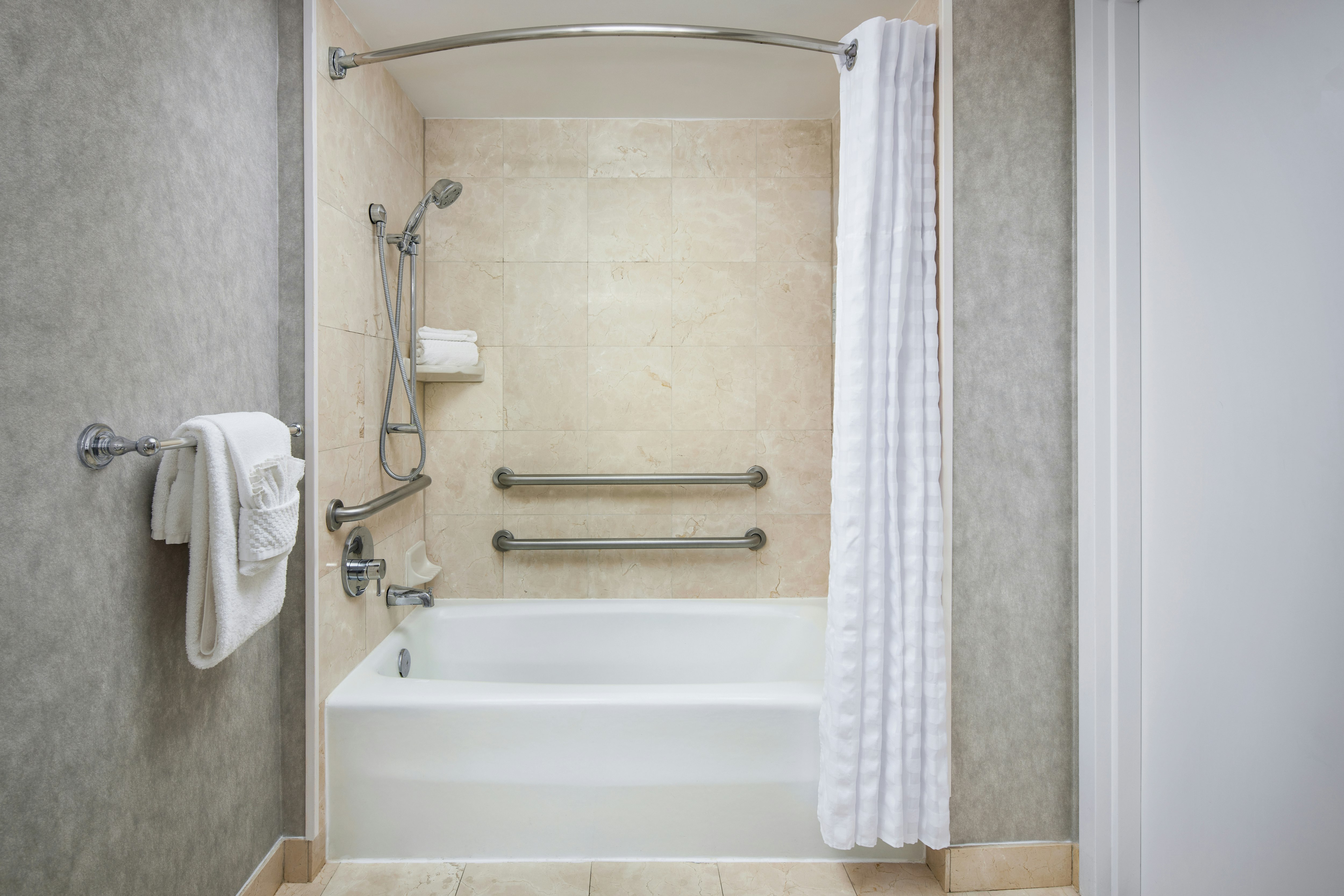 جناح بريميوم بسرير كوين لذوي الإعاقة، Embassy Suites by Hilton West Palm Beach Central 2/2