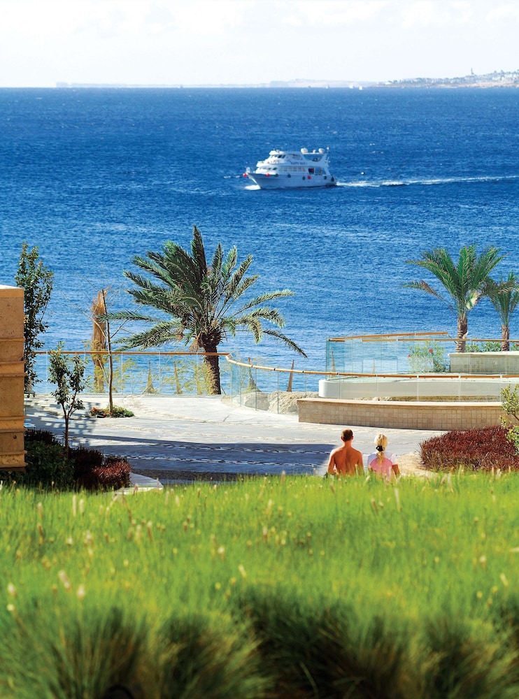 Reef Oasis Blue Bay Resort and Spa 41/48