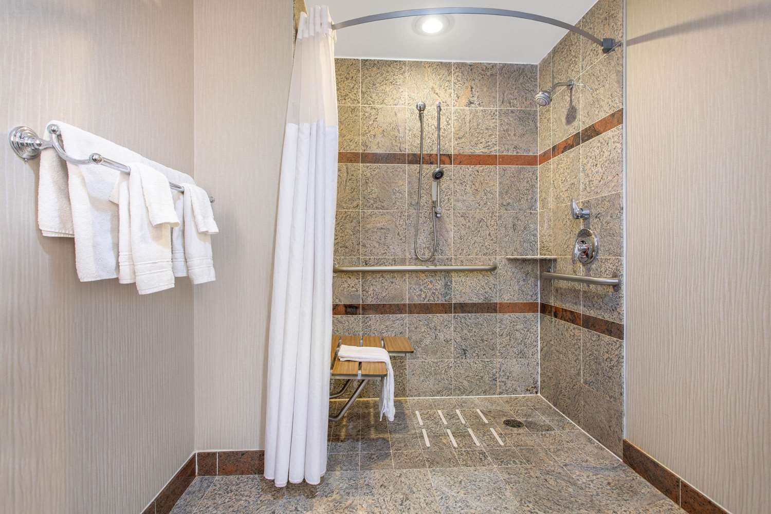 Days Inn by Wyndham Lanham Washington DC 40/40