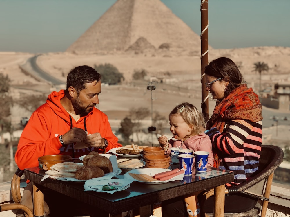 Sahara Pyramids Inn 40/50