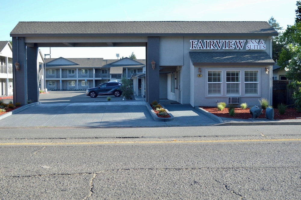 Fairview Inn And Suites Healdsburg 60/65