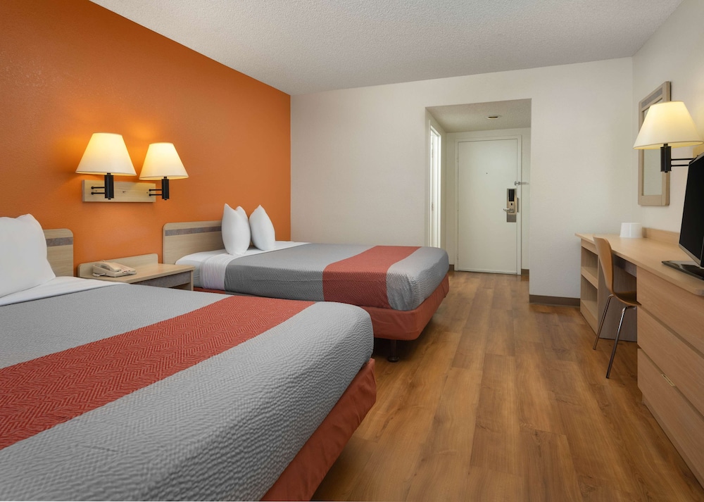 Motel6 San Simeon, CA - Hearst Castle Area 20/63