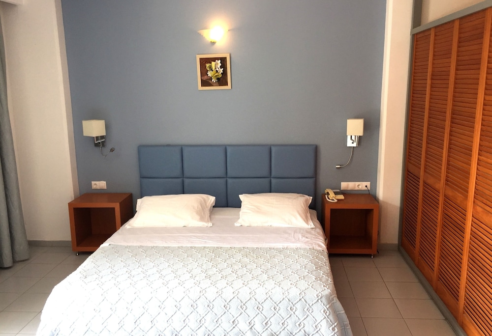 Caravel Apartment Hotel 8/44
