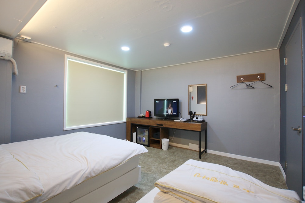 Valentine Hotel 16/47