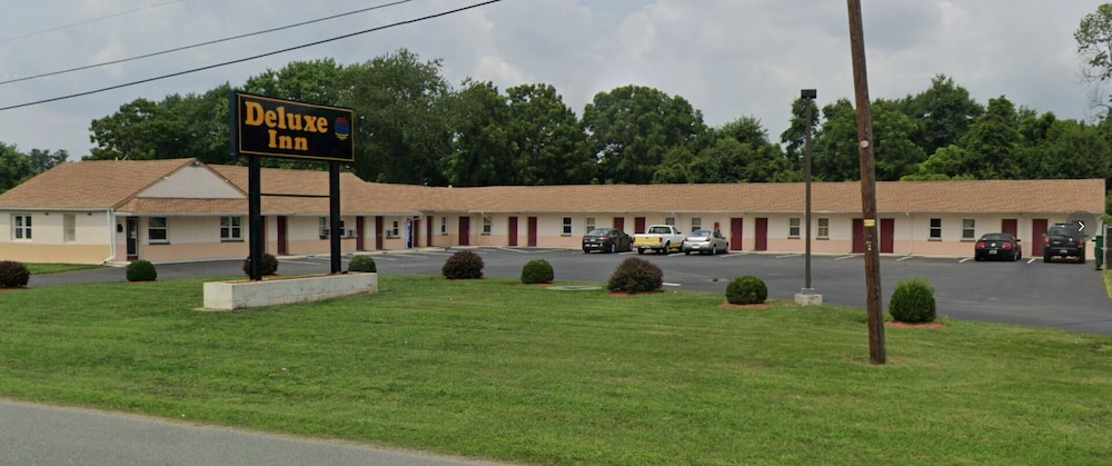 Deluxe Inn Elkton 4/4