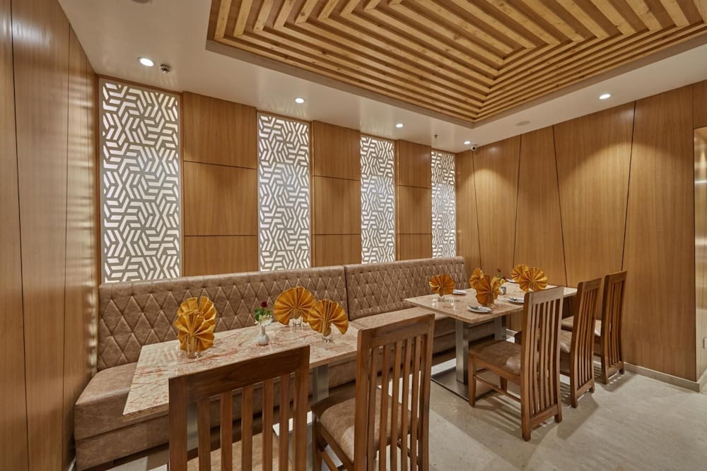 Shivas Galaxy Hotel 35/41