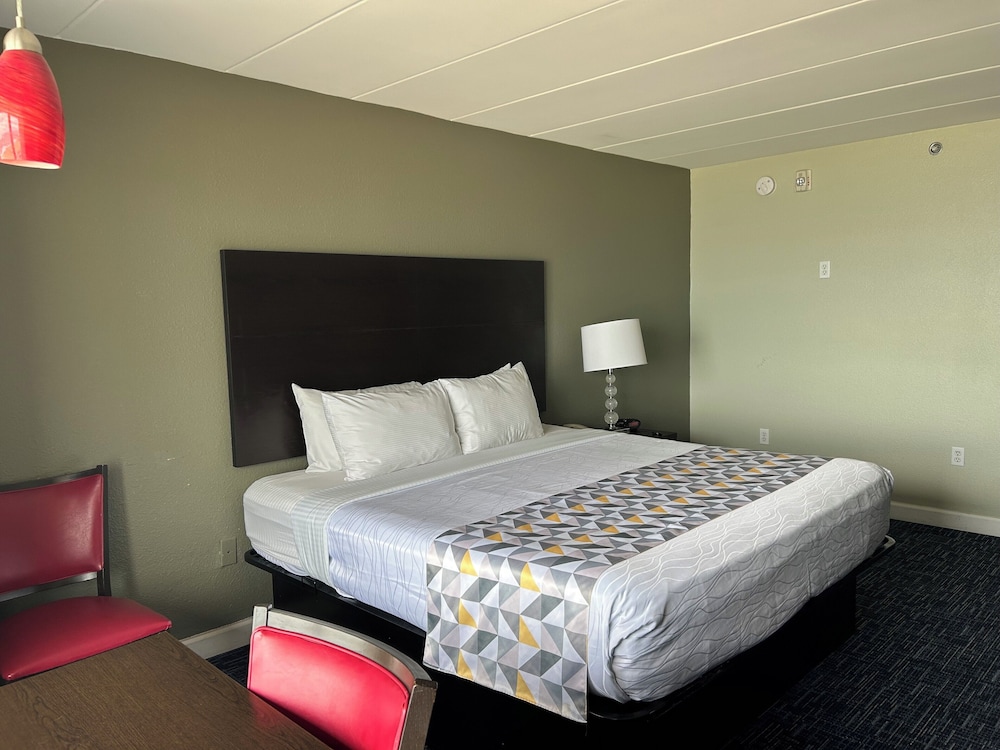 COMFORT, KING BED, OCEAN VIEW, ACCESSIBLE