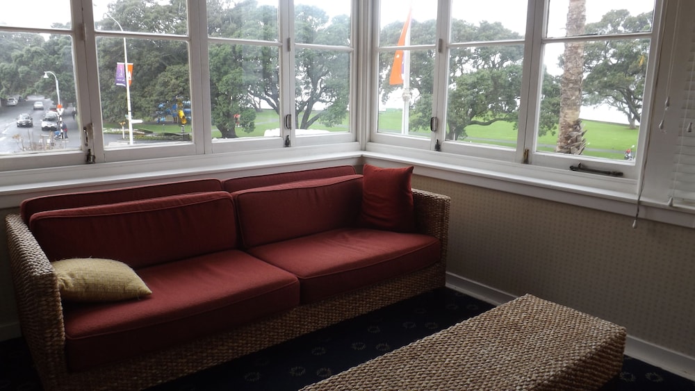 The Esplanade Hotel 27/33