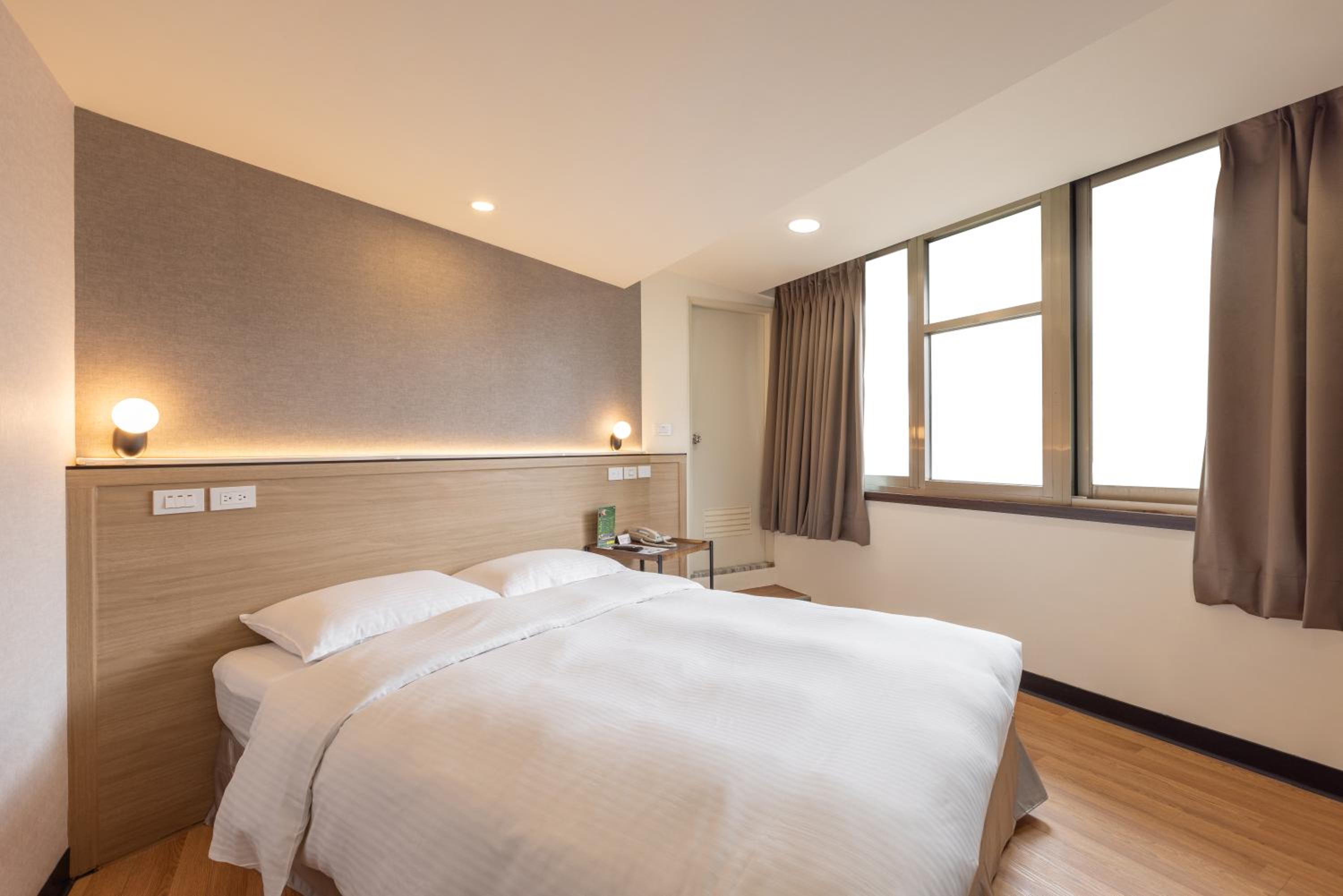 Room, Double Bed, Small