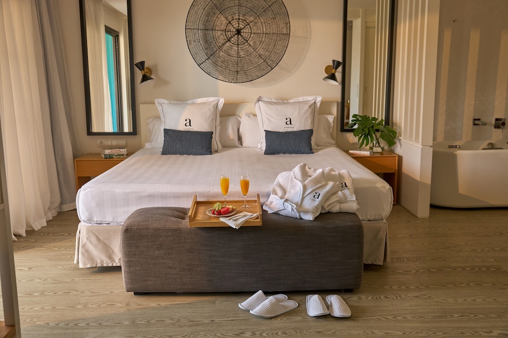 Suite, King Bed, Hot Tub