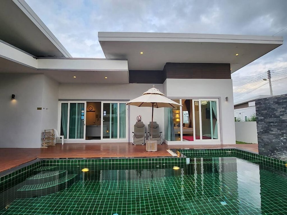 Jira Pool Villa 8/67