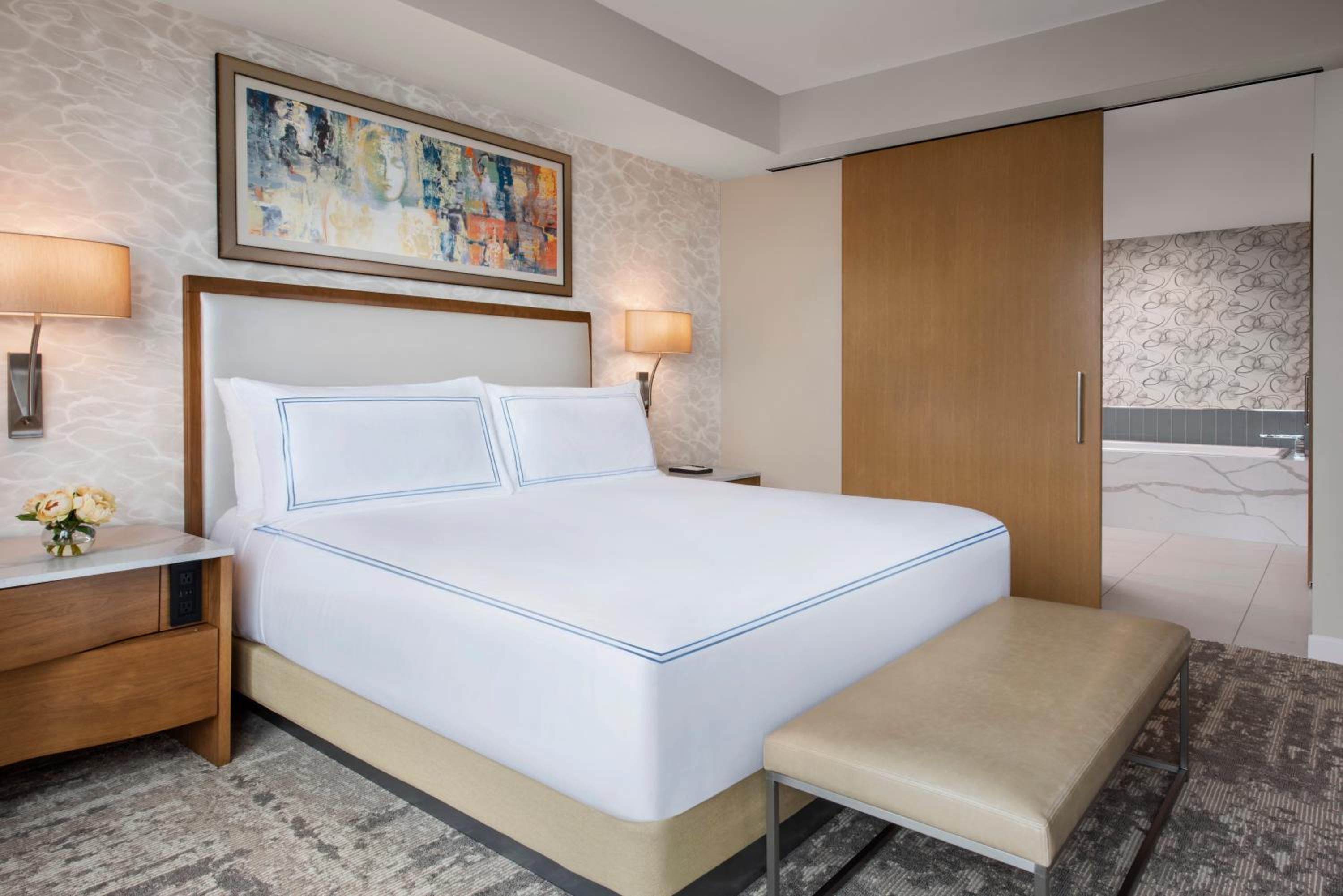 Suite, King Bed, Water Front, South Wing, Corner