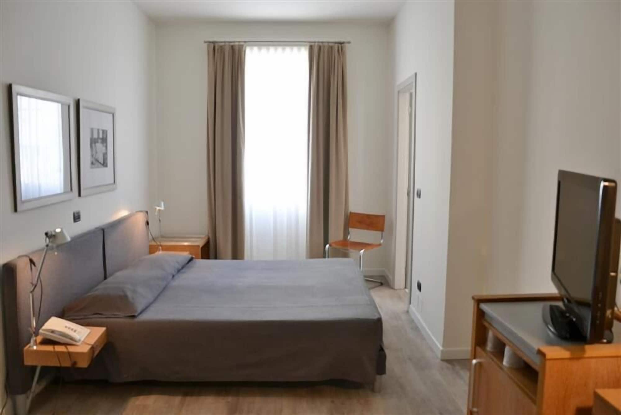ROOM, TRIPLE