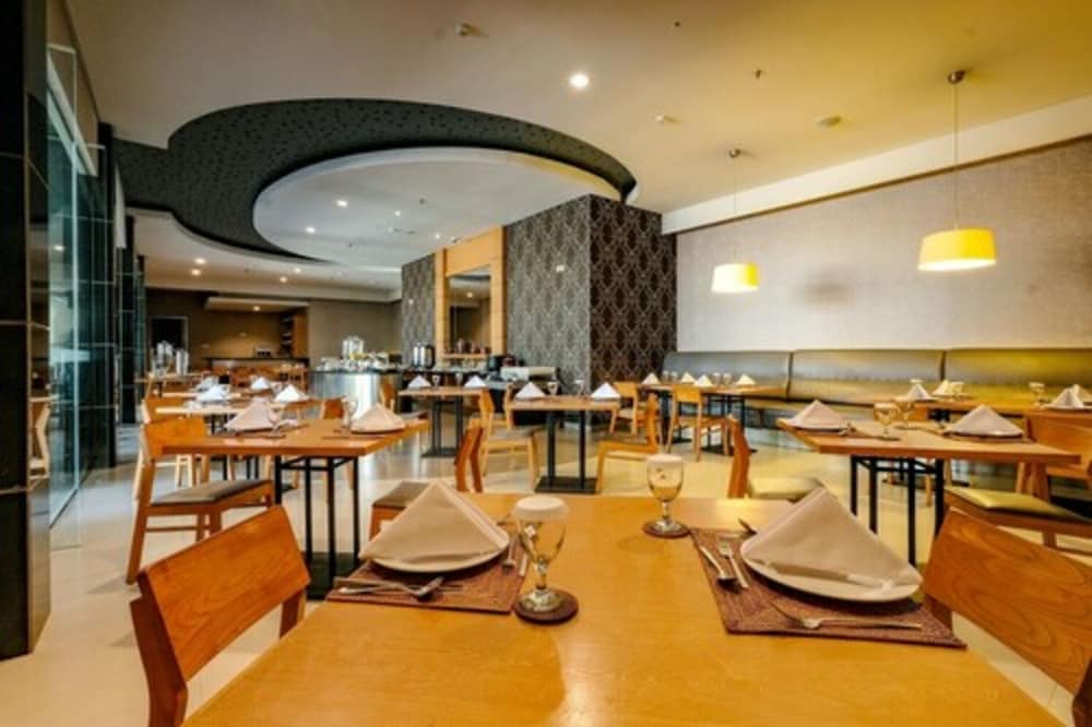 ILLIRA Lite Hotel Praya 45/59