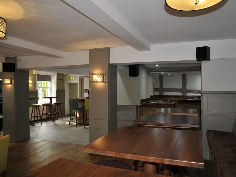 The Coach Hotel 27/34