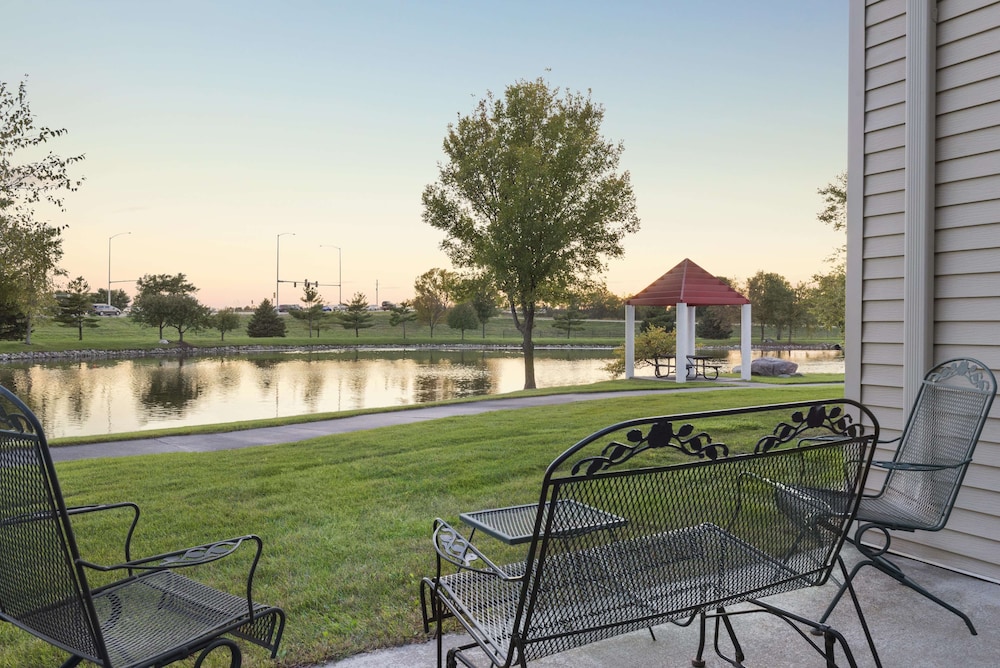 Country Inn & Suites By Radisson, Ankeny, IA 5/40