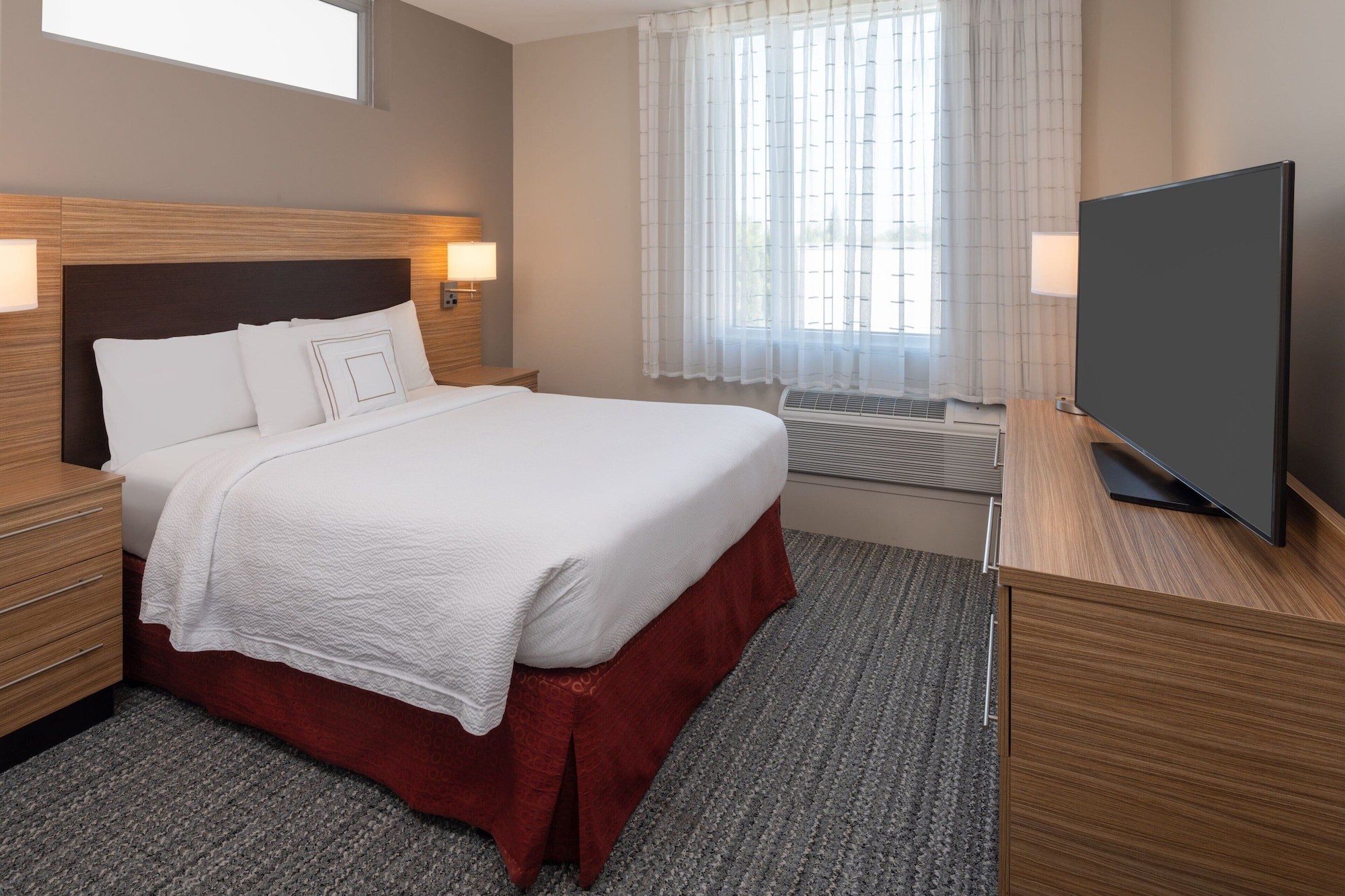 1 BEDROOM, SUITE