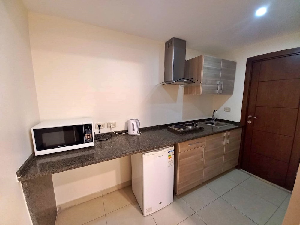 Lujain Hotel Suites 50/50